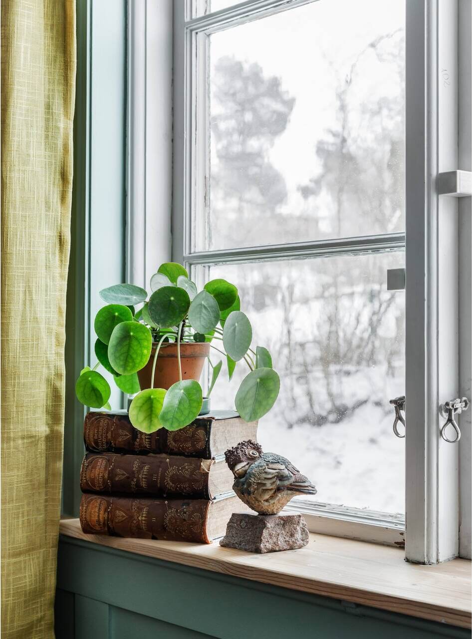 Green Tones and Wallpaper in a Charming Swedish Home 6 window-sill-detail-swedish-country-house-nordroom