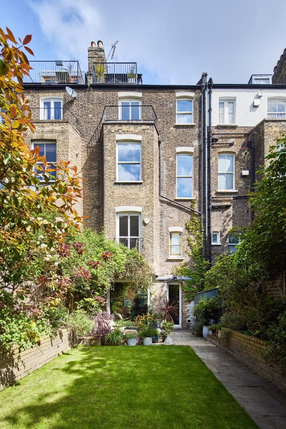 A Light Victorian Townhouse with Teal Reading Room 24 back-garden-facade-victorian-townhouse-london-nordroom