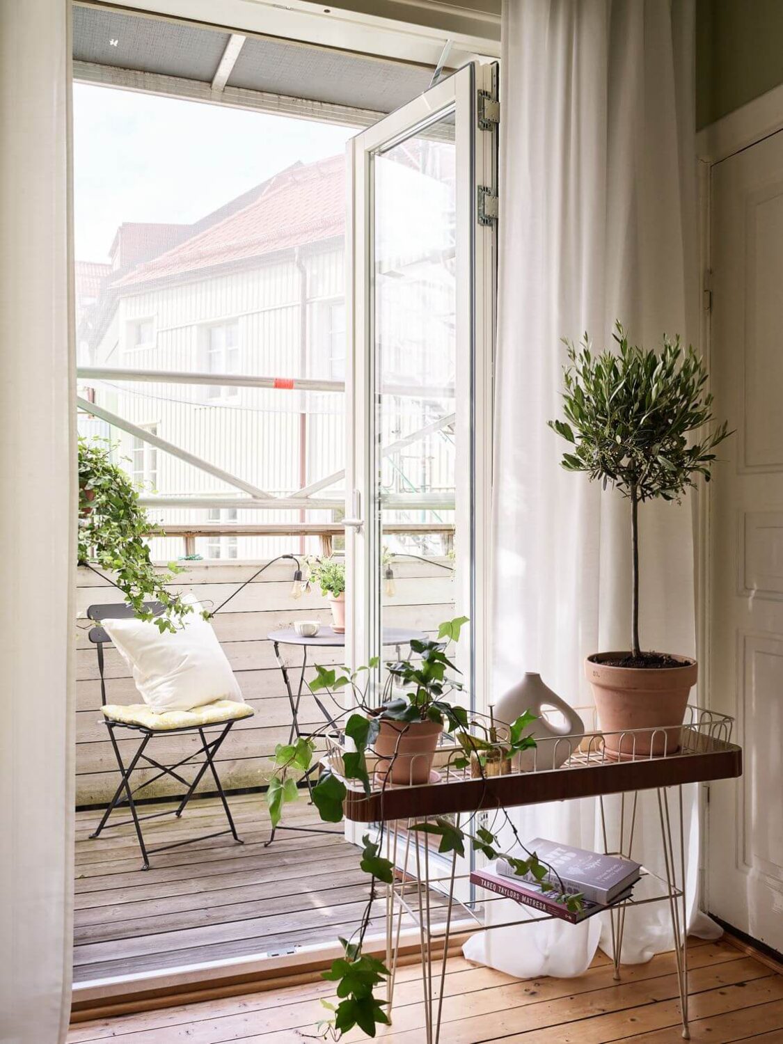 A Small Studio Apartment with Gray Walls 9 balcony-plant-box-studio-apartment-nordroom