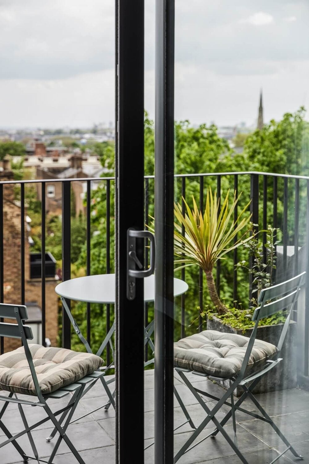 A Light Victorian Townhouse with Teal Reading Room 20 balcony-victorian-townhouse-london-nordroom