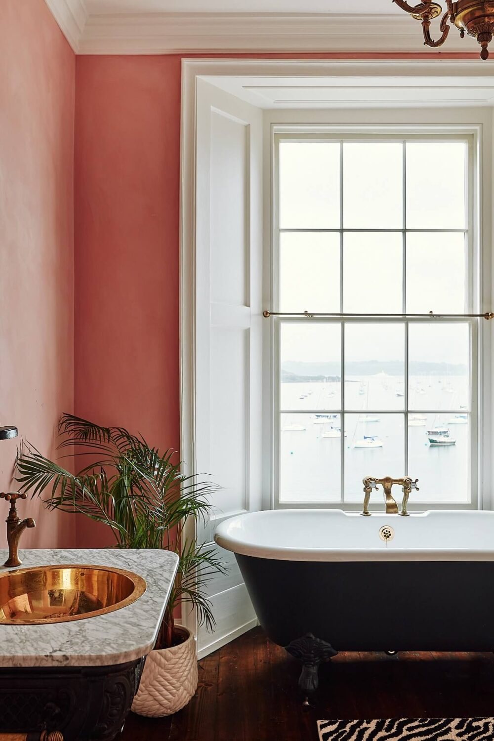 Best of 2023: Bathrooms 21 bathroom-pink-walls-black-clawfoot-bath-nordroom