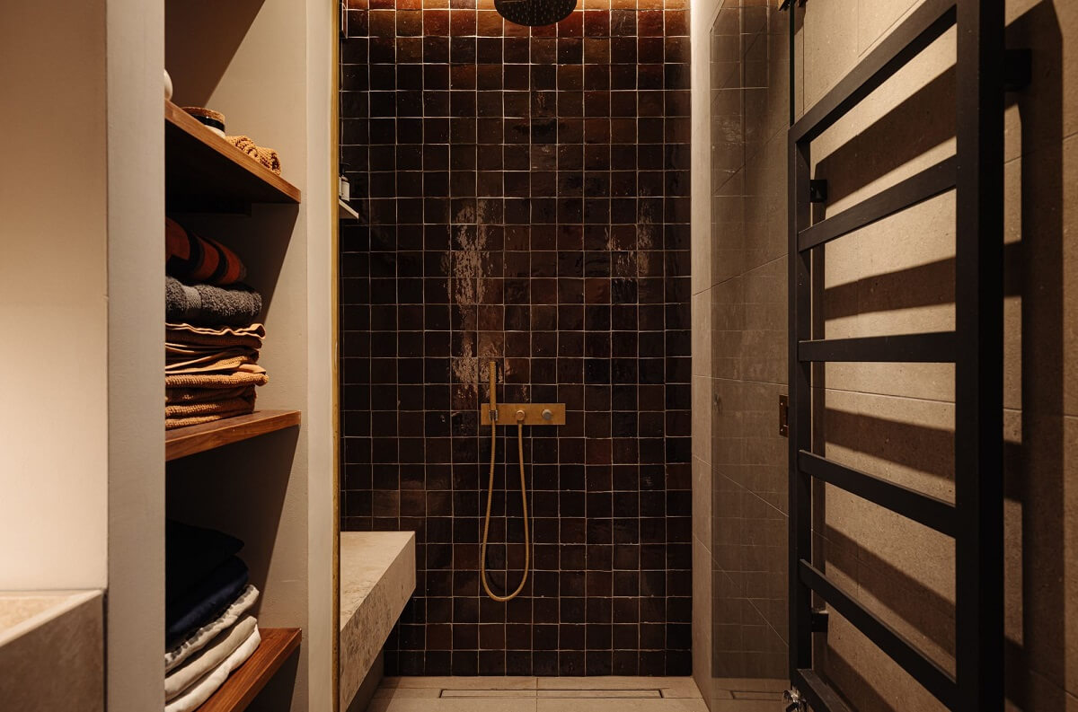 A Luxurious Duplex Apartment in Amsterdam 17 bathroom-shower-black-tiles-nordroom