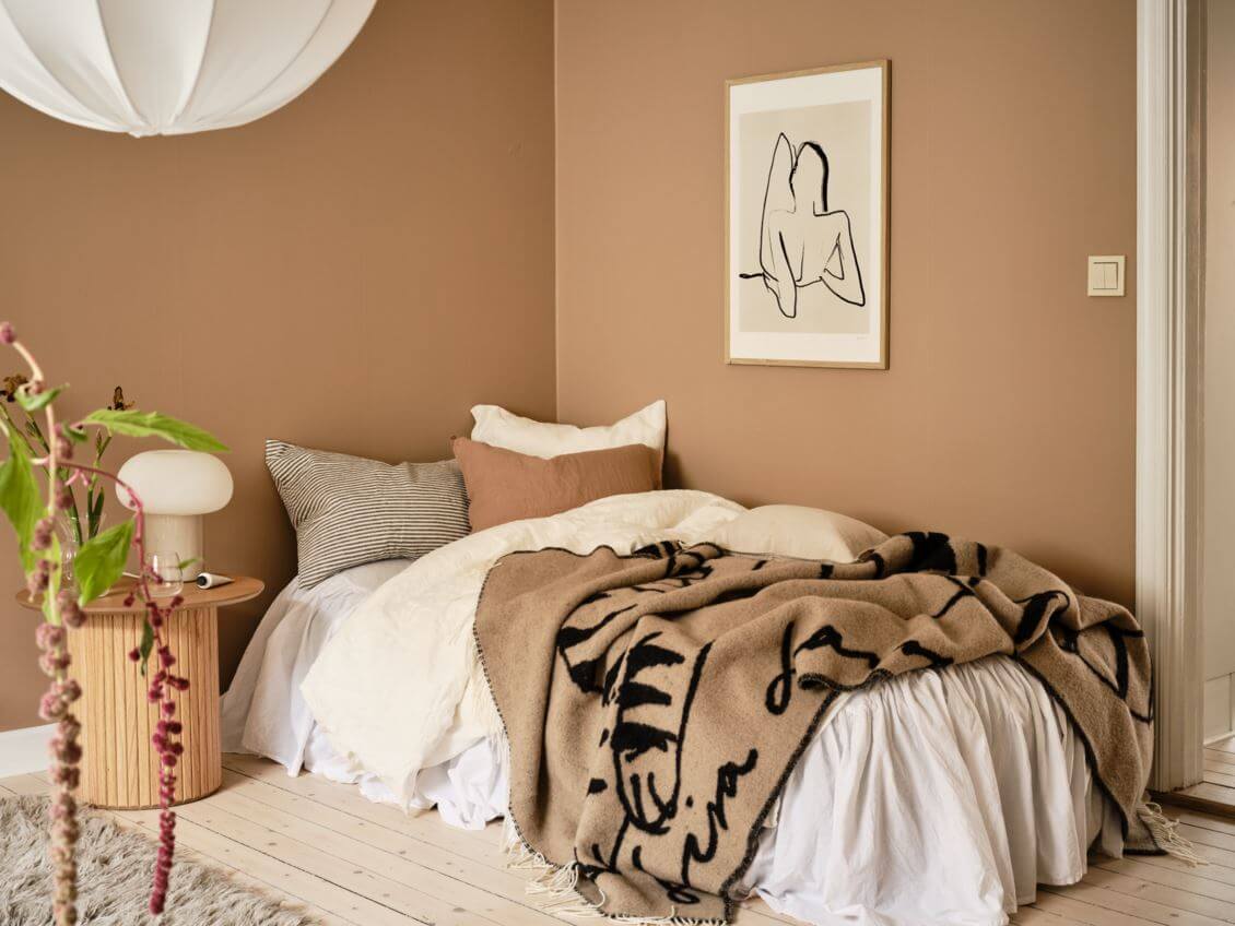 A Warm Beige Studio Apartment in Sweden 6 bed-area-studio-apartment-warm-beige-walls-nordroom