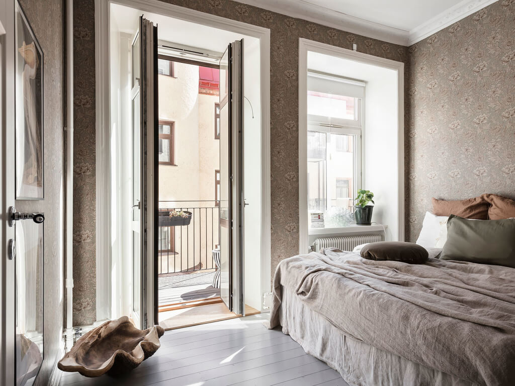 A Scandi Home with Stainless Steel Kitchen and Wallpaper 25 bedroom-warm-earth-colors-wallpaper-nordroom