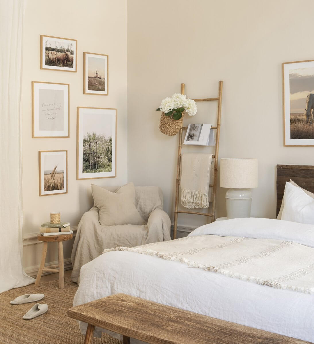 The Best Warm Paint Colors for a Bedroom 51 bedroom-warm-light-beige-walls-nordroom