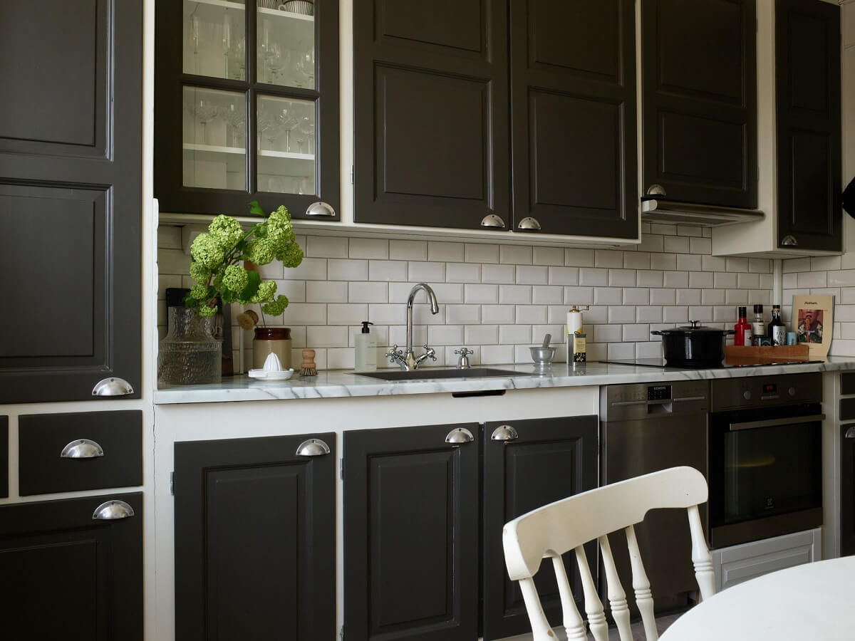 A Scandinavian Apartment with a Light Green Bedroom 13 dark-gray-kitchen-cabinets-nordic-apartment-nordroom