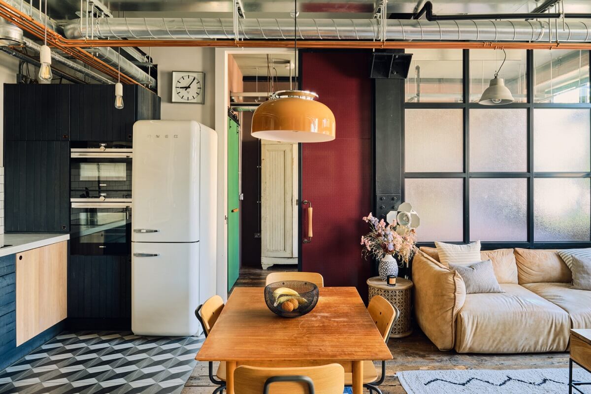 An Industrial Warehouse Apartment in London 7 dining-table-open-plan-loft-style-industrial-apartment-nordroom