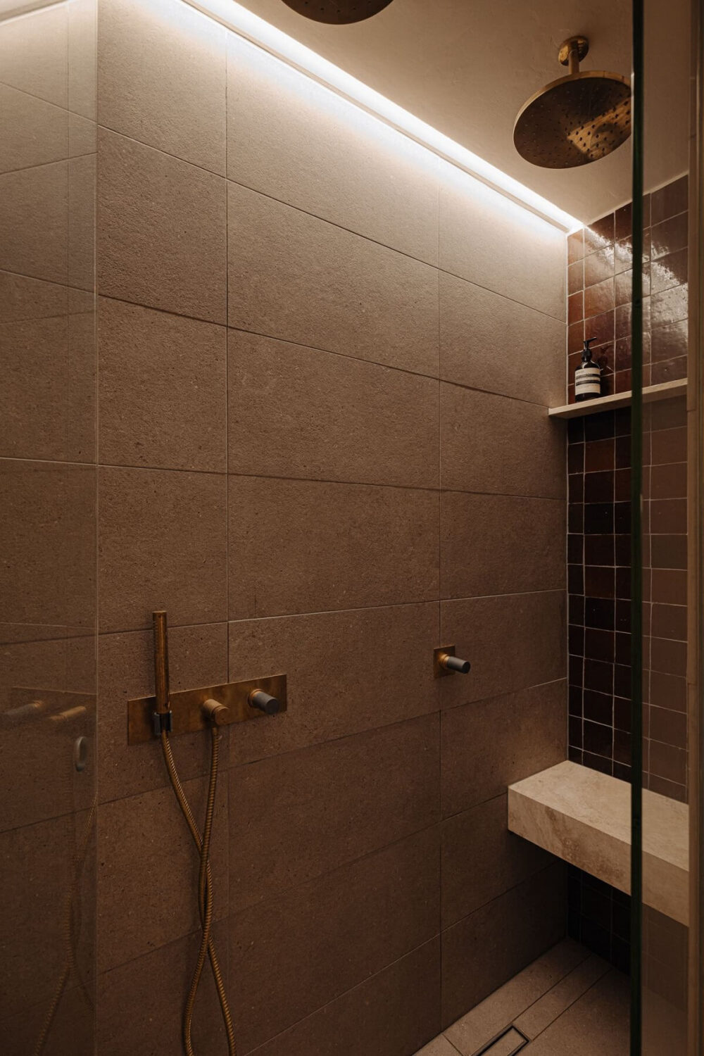 A Luxurious Duplex Apartment in Amsterdam 20 double-walk-in-shower-bench-nordroom