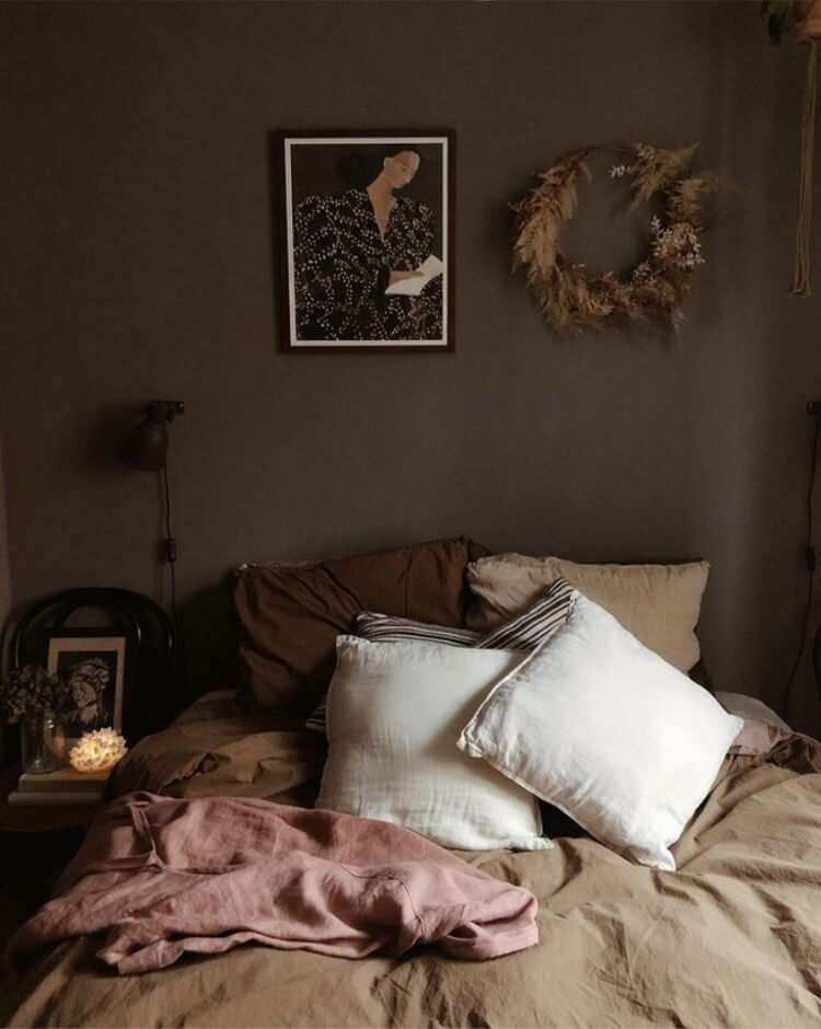 The Best Warm Paint Colors for a Bedroom 41 earthy-bedroom-brown-walls-brown-textiles-nordroom