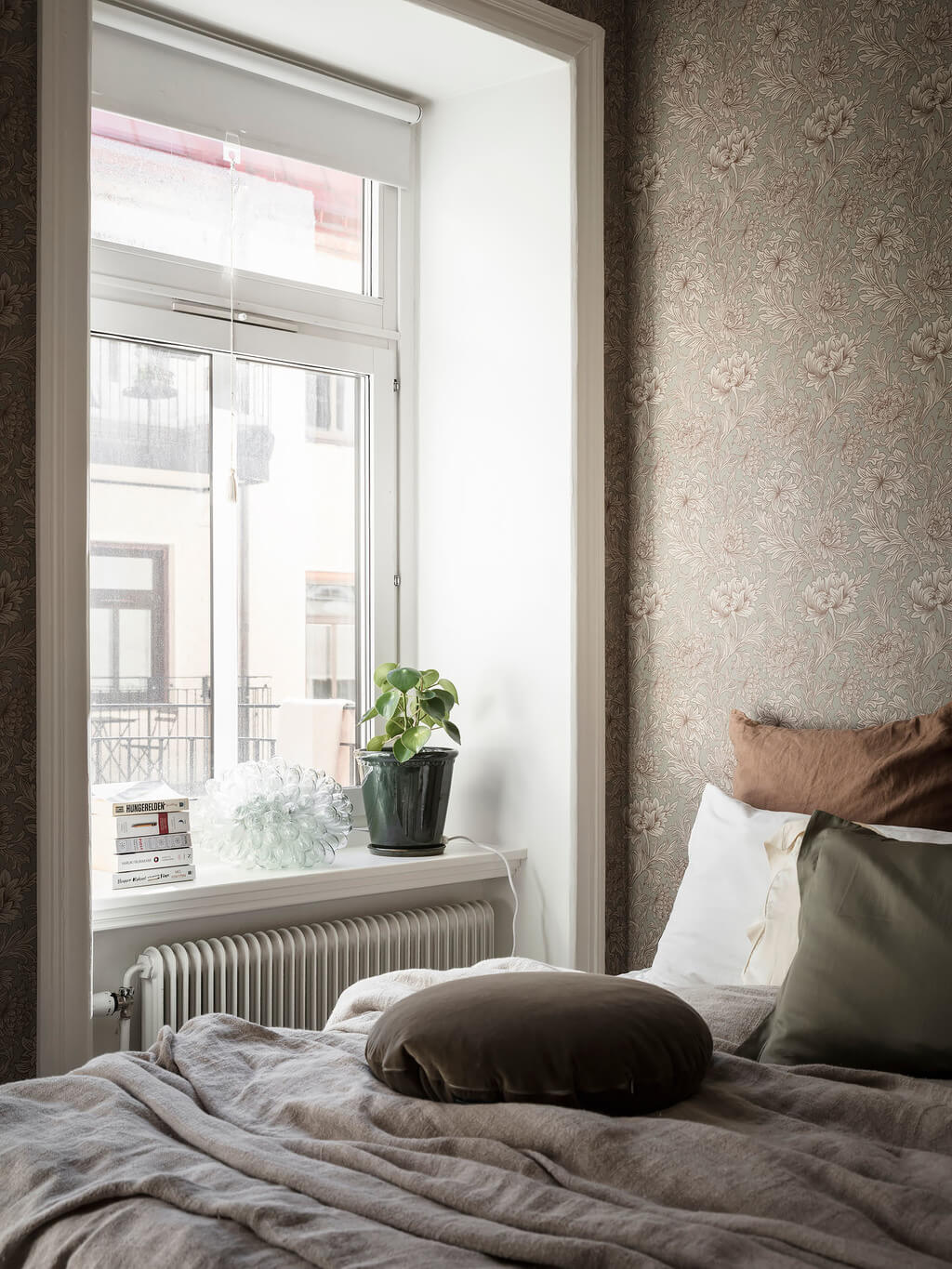 A Scandi Home with Stainless Steel Kitchen and Wallpaper 26 earthy-colored-bedroom-wallpaper-nordroom