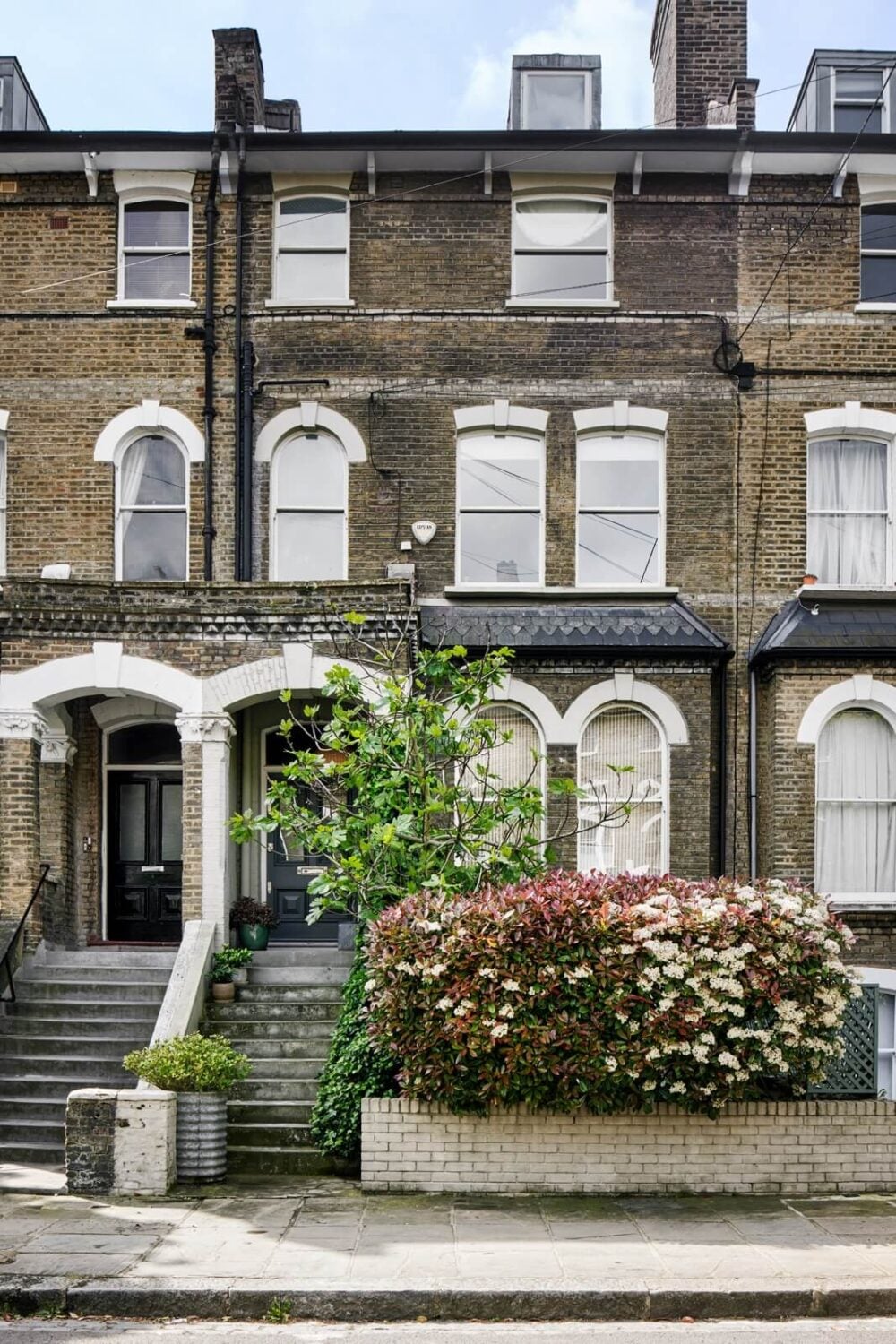 A Light Victorian Townhouse with Teal Reading Room 25 front-facade-victorian-townhouse-england-nordroom