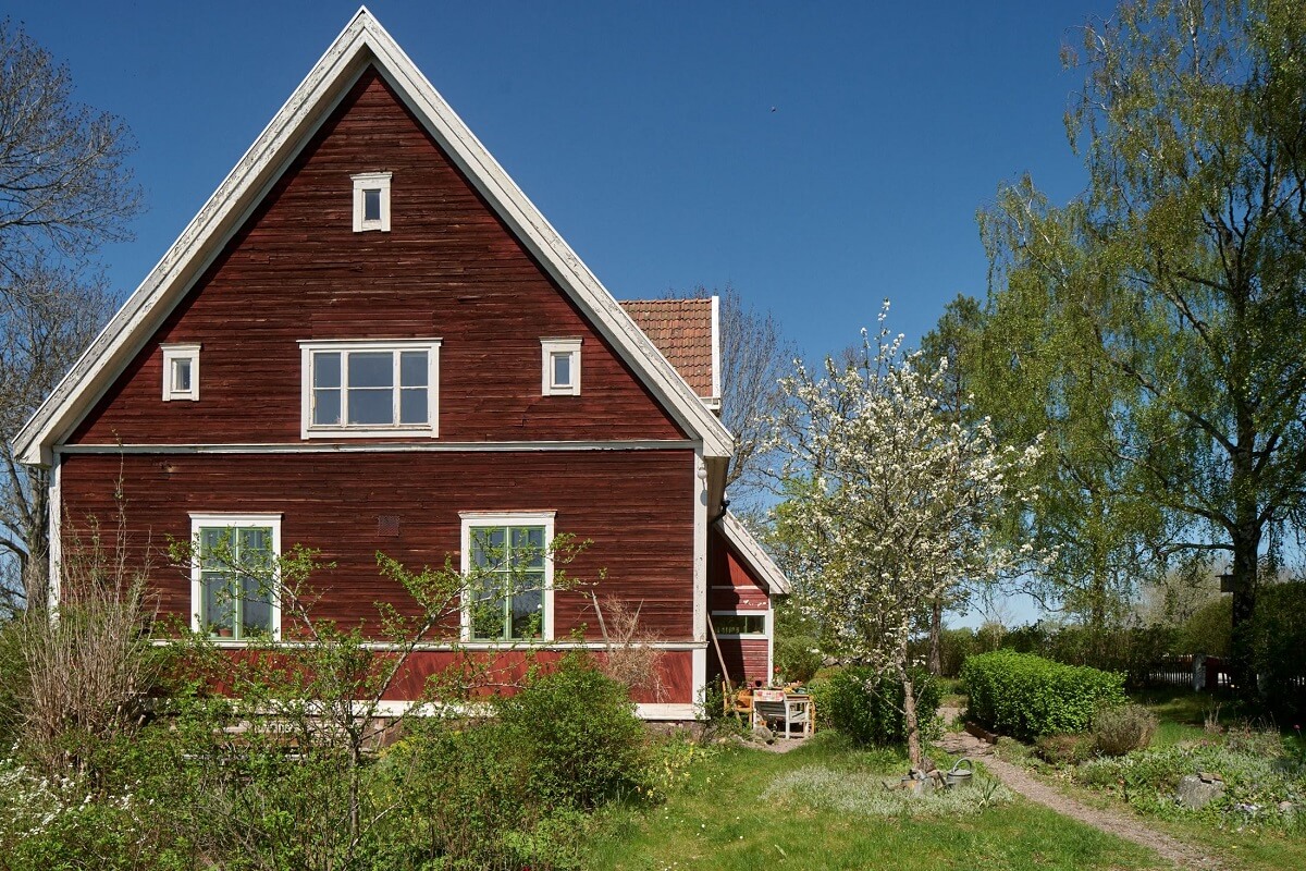 A Vintage Colorful Family Home in the Swedish Countryside 29 garden-exterior-red-wooden-house-nordroom