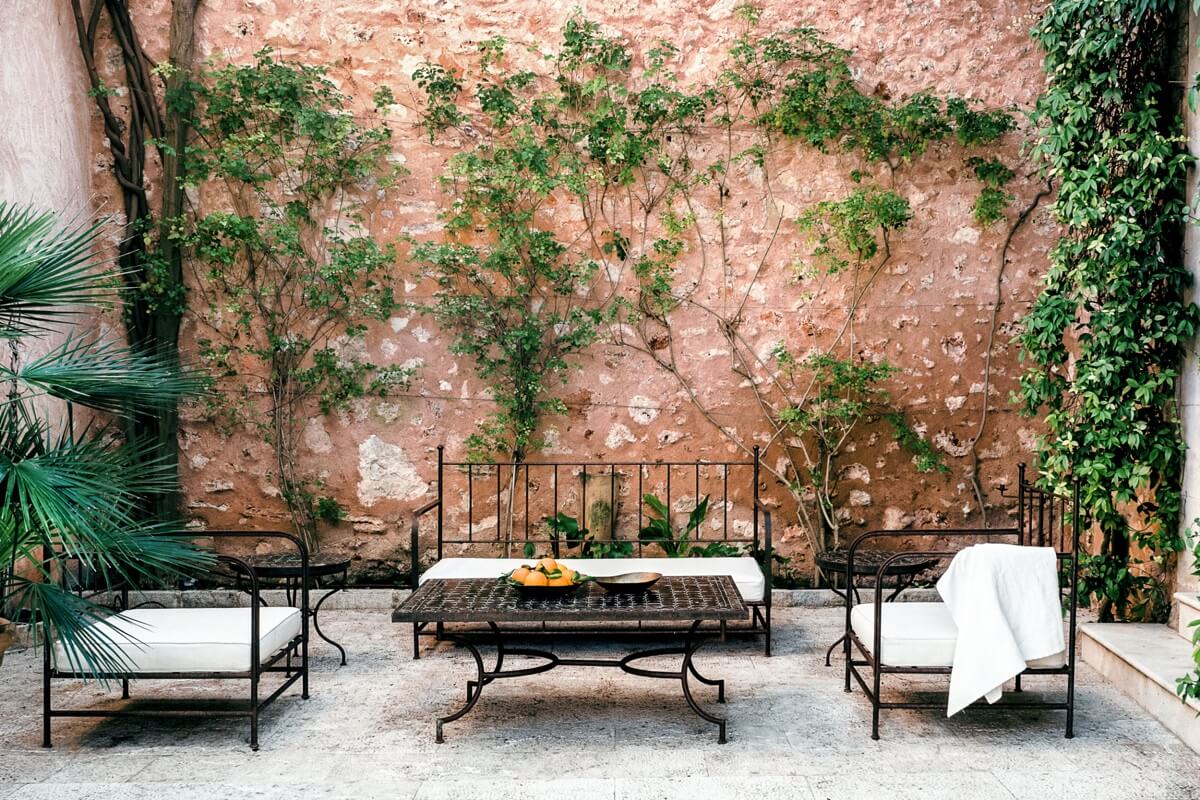 A Renovated Historic Townhouse on Mallorca 23 garden-seating-historic-townhouse-mallorca-nordroom