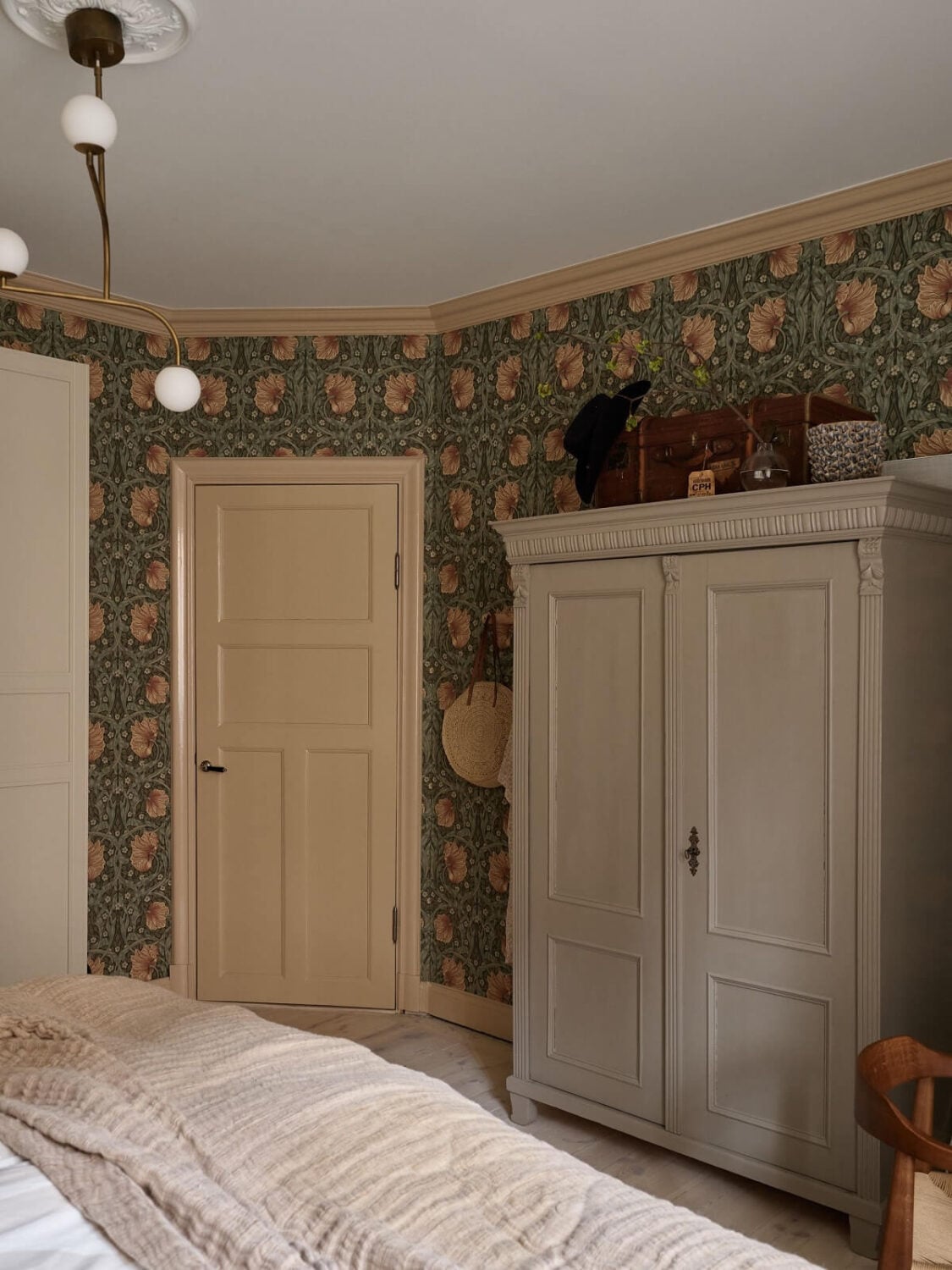Warm Muted Colors in a Stockholm Apartment 16 green-william-morris-wallpaper-beige-apartment-nordroom