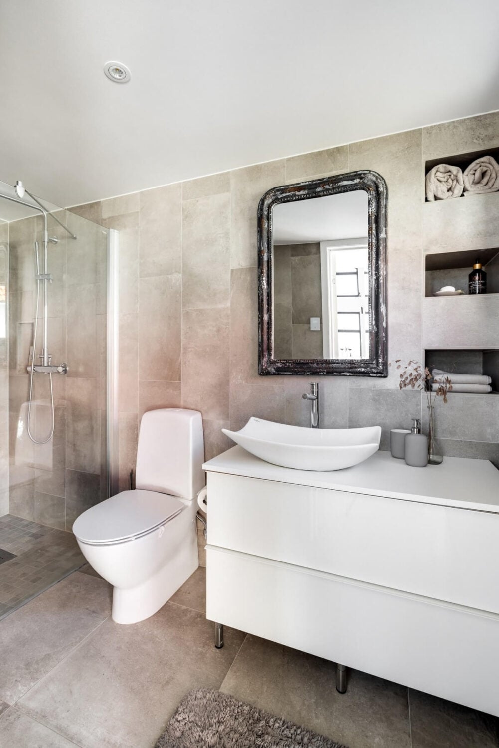 A Monochrome Swedish Villa with High Ceilings 35 guest-house-bathroom-swedish-villa-nordroom