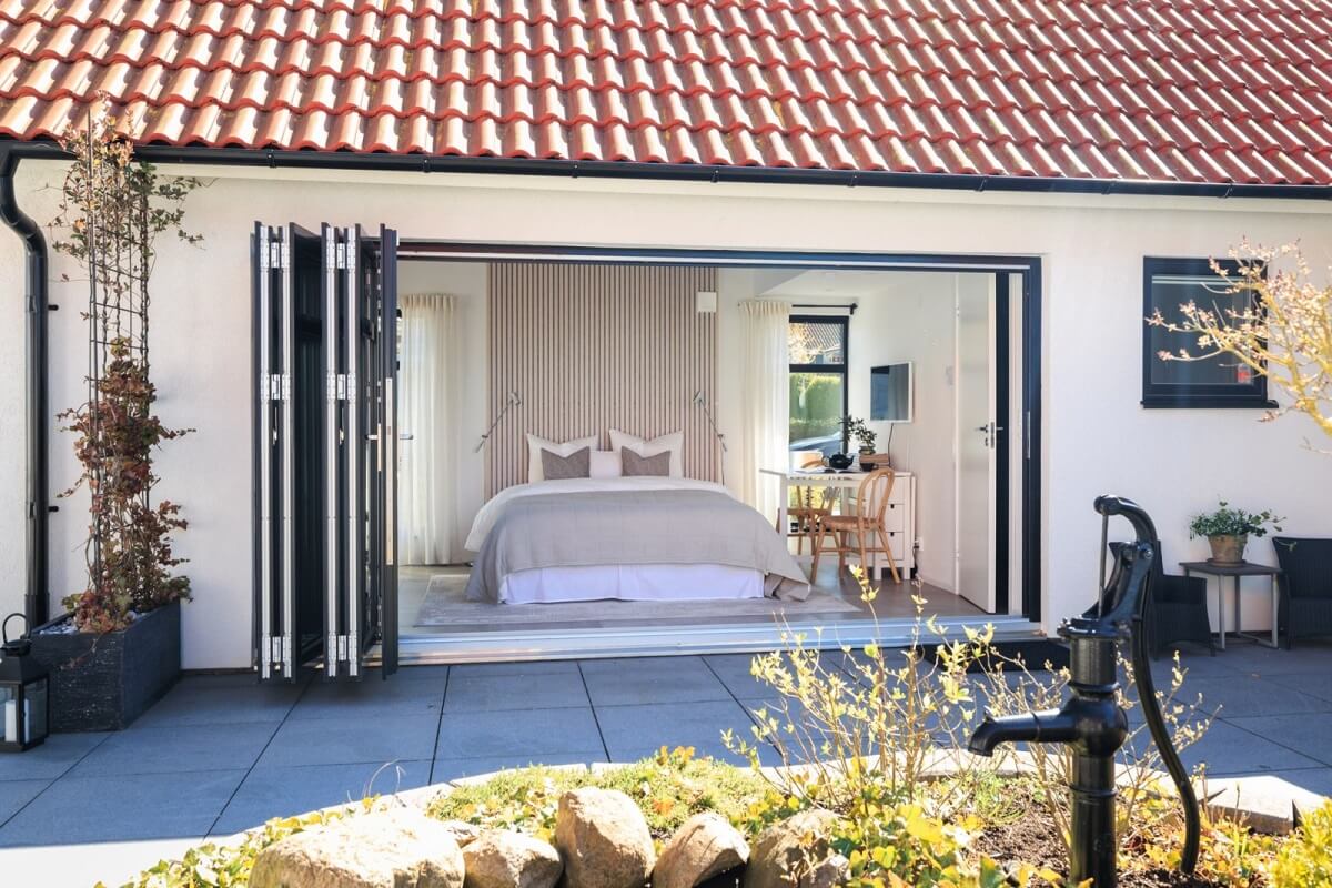 A Monochrome Swedish Villa with High Ceilings 32 guest-house-swedish-villa-nordroom