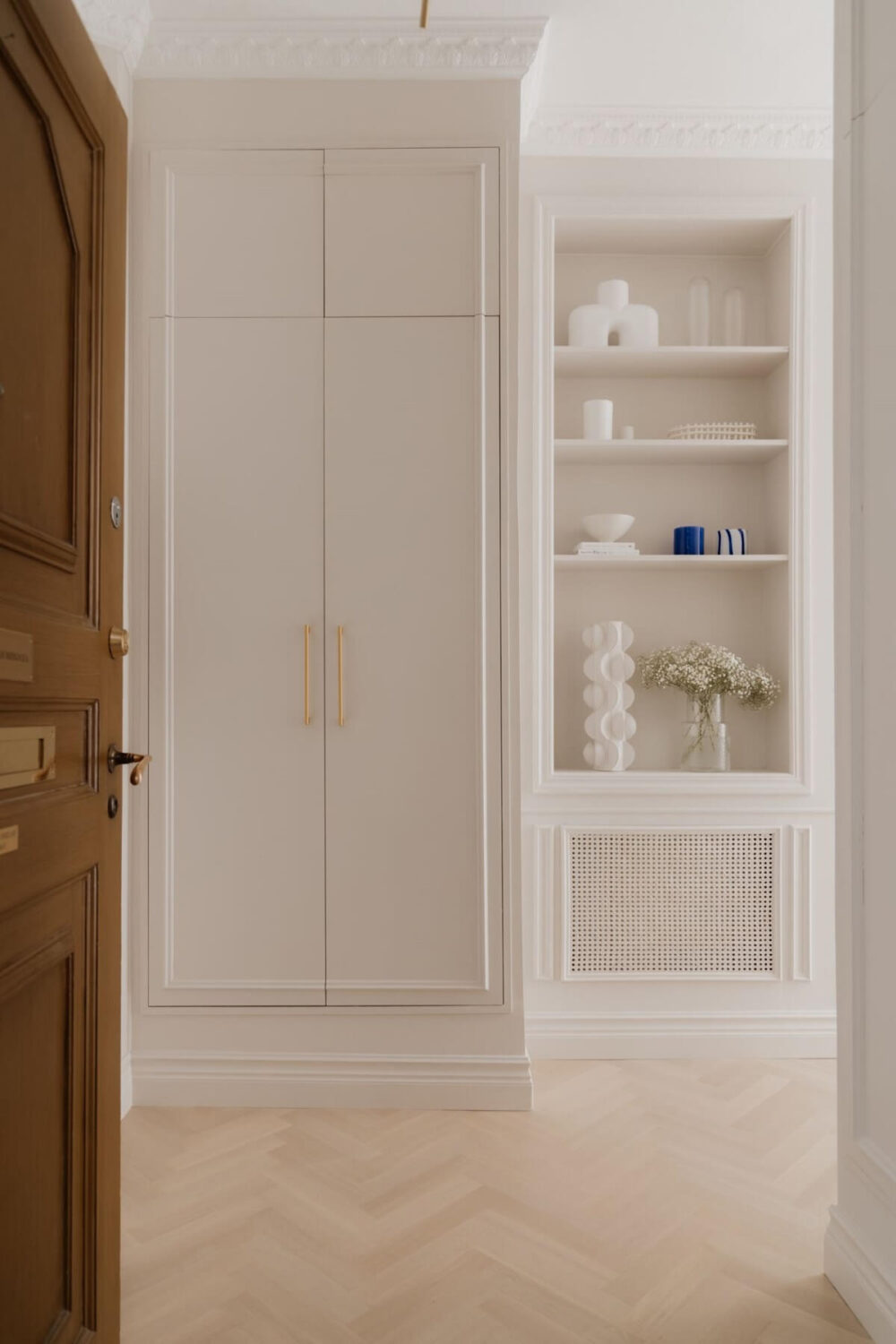 A Small Beige Apartment with Niches and Built-in Storage 7 hallway-built-in-wardrobes-beige-apartment-nordroom