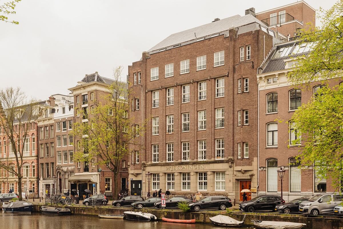 A Luxurious Duplex Apartment in Amsterdam 22 historic-canal-house-amsterdam-duplex-apartment-nordroom