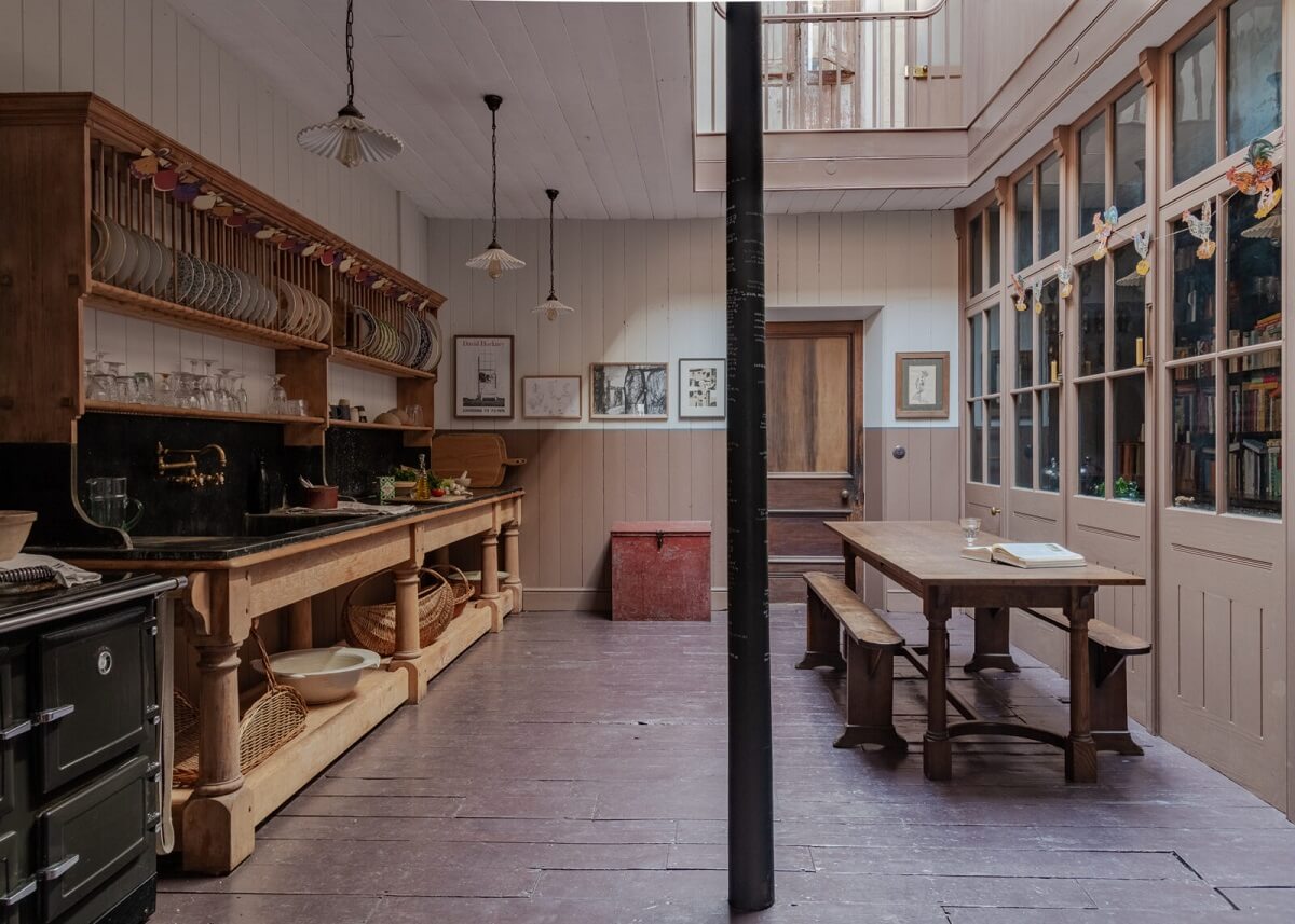 A Unique Historic House with Old Fashioned Shop in Bath 4 historic-kitchen-unique-house-bath-berdoulat-interior-design-nordroom