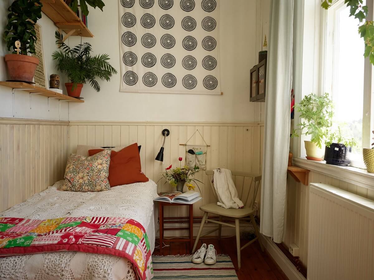 A Vintage Colorful Family Home in the Swedish Countryside 17 kids-bedroom-beige-wall-paneling-nordroom