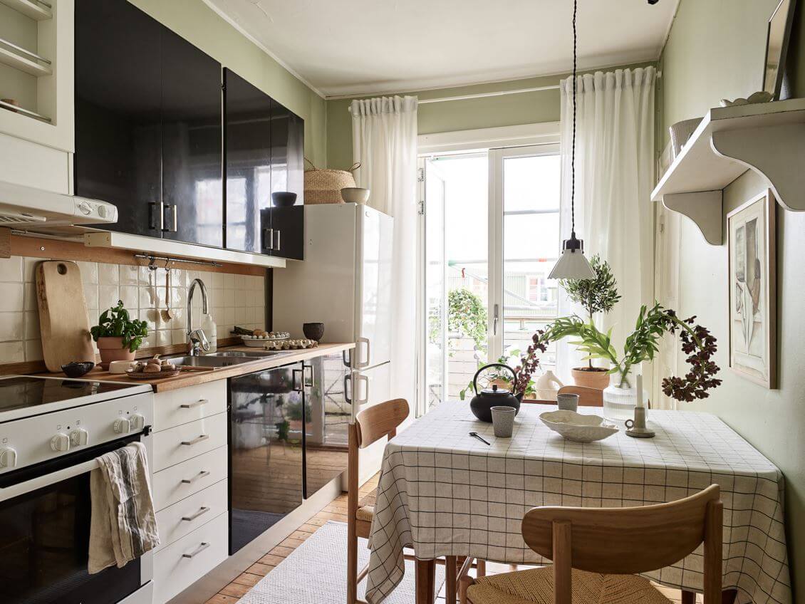 A Small Studio Apartment with Gray Walls 7 kitchen-black-cabinets-dining-table-studio-nordroom