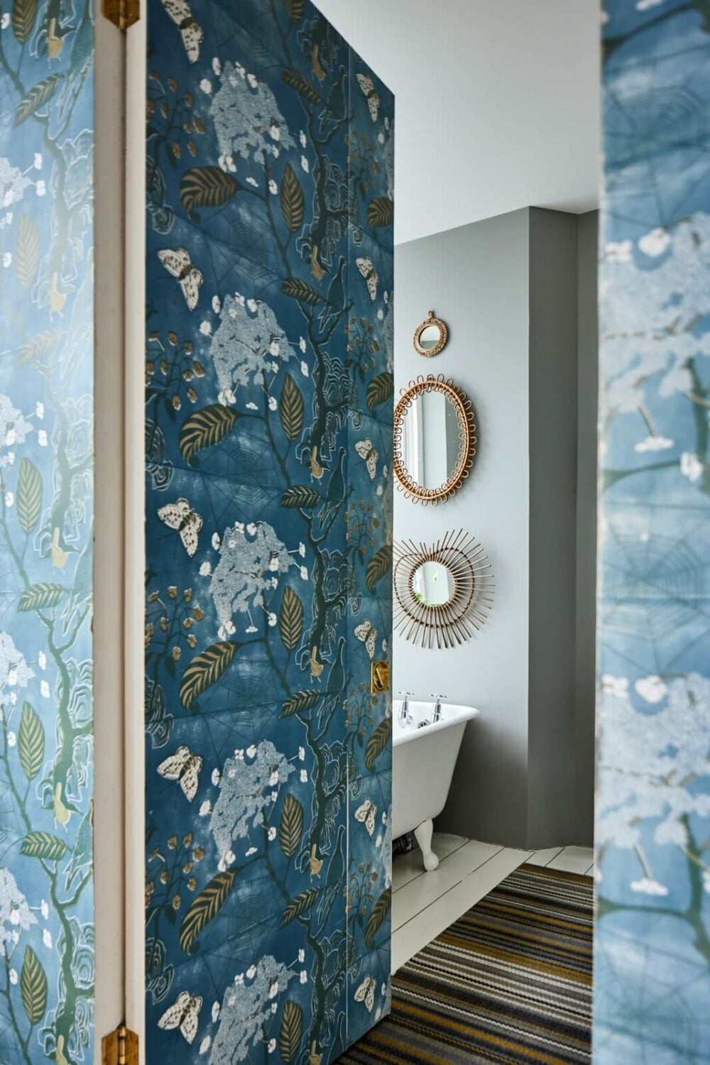 A Light Victorian Townhouse with Teal Reading Room 15 linocut-block-print-design-door-to-bathroom-nordroom