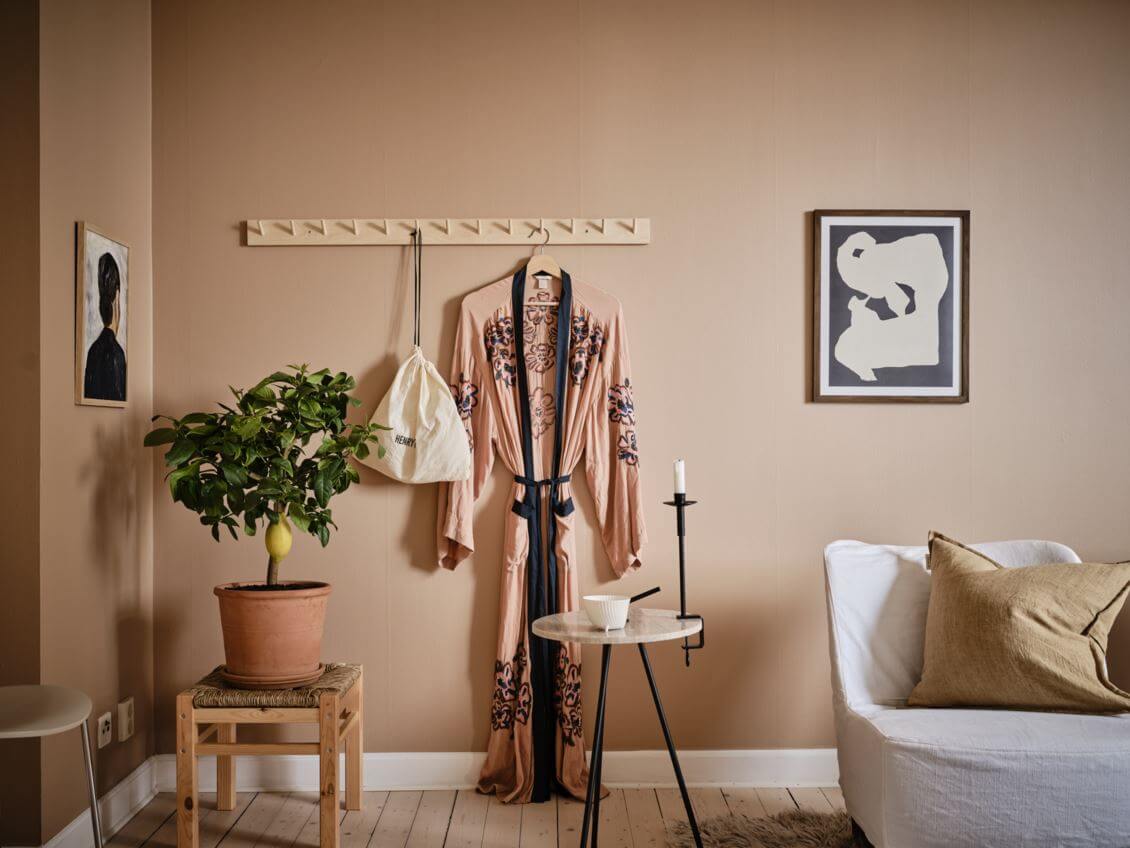 A Warm Beige Studio Apartment in Sweden 9 nordic-studio-apartment-warm-beige-walls-nordroom