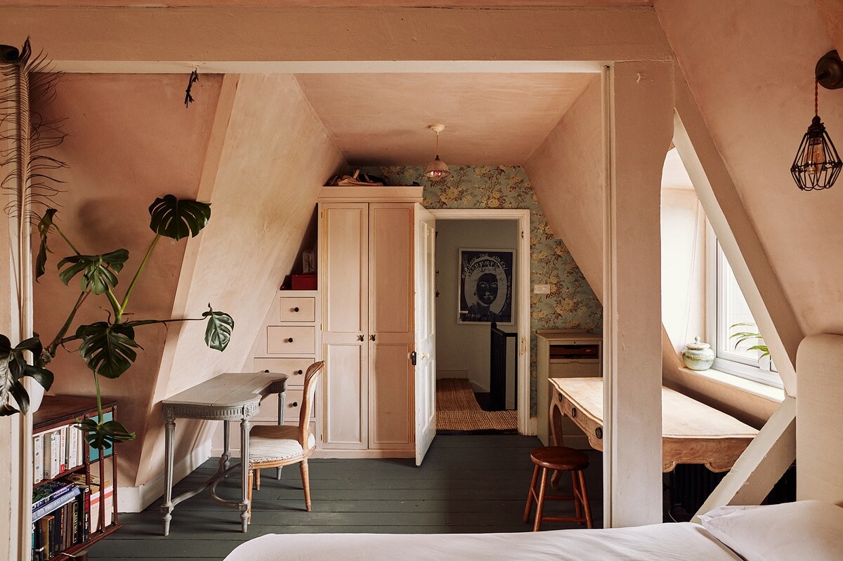 A Spectacular Kitchen in a Historic English House 22 pink-attic-bedroom-slanted-ceiling-desk-nordroom