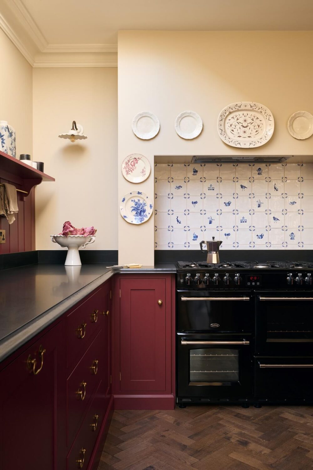 A Warm Refectory Red deVOL Kitchen 9 real-shaker-kitchen-devol-refectory-red-cabinets-delft-blue-tiles-cooker-nordroom