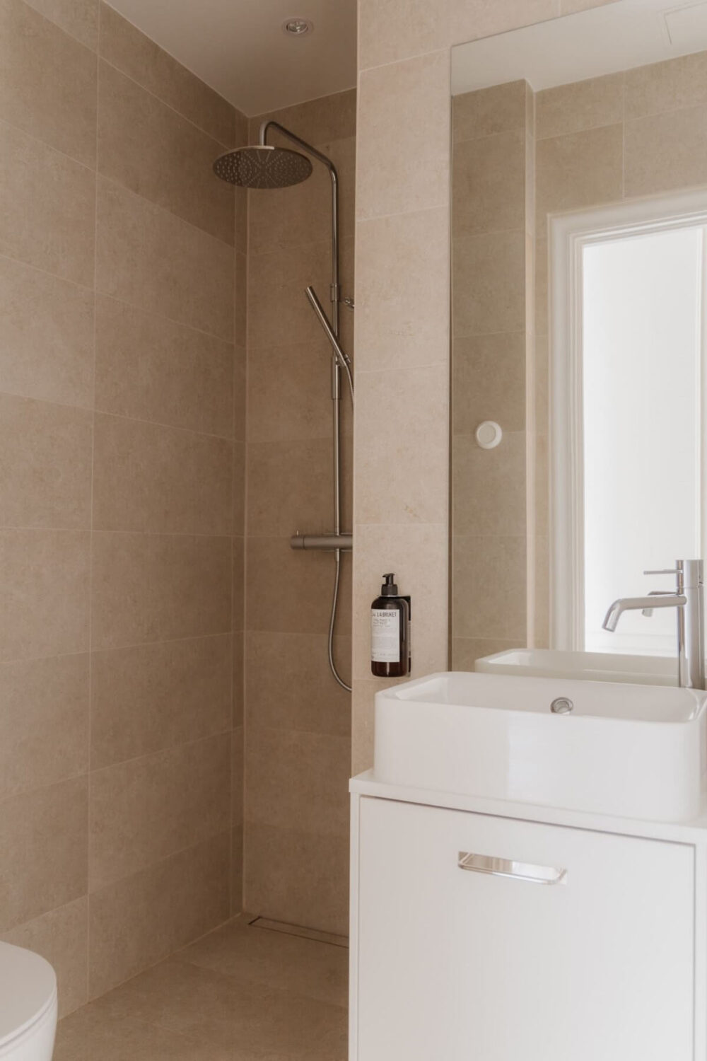 A Small Beige Apartment with Niches and Built-in Storage 12 small-bathroom-walk-in-shower-nordroom