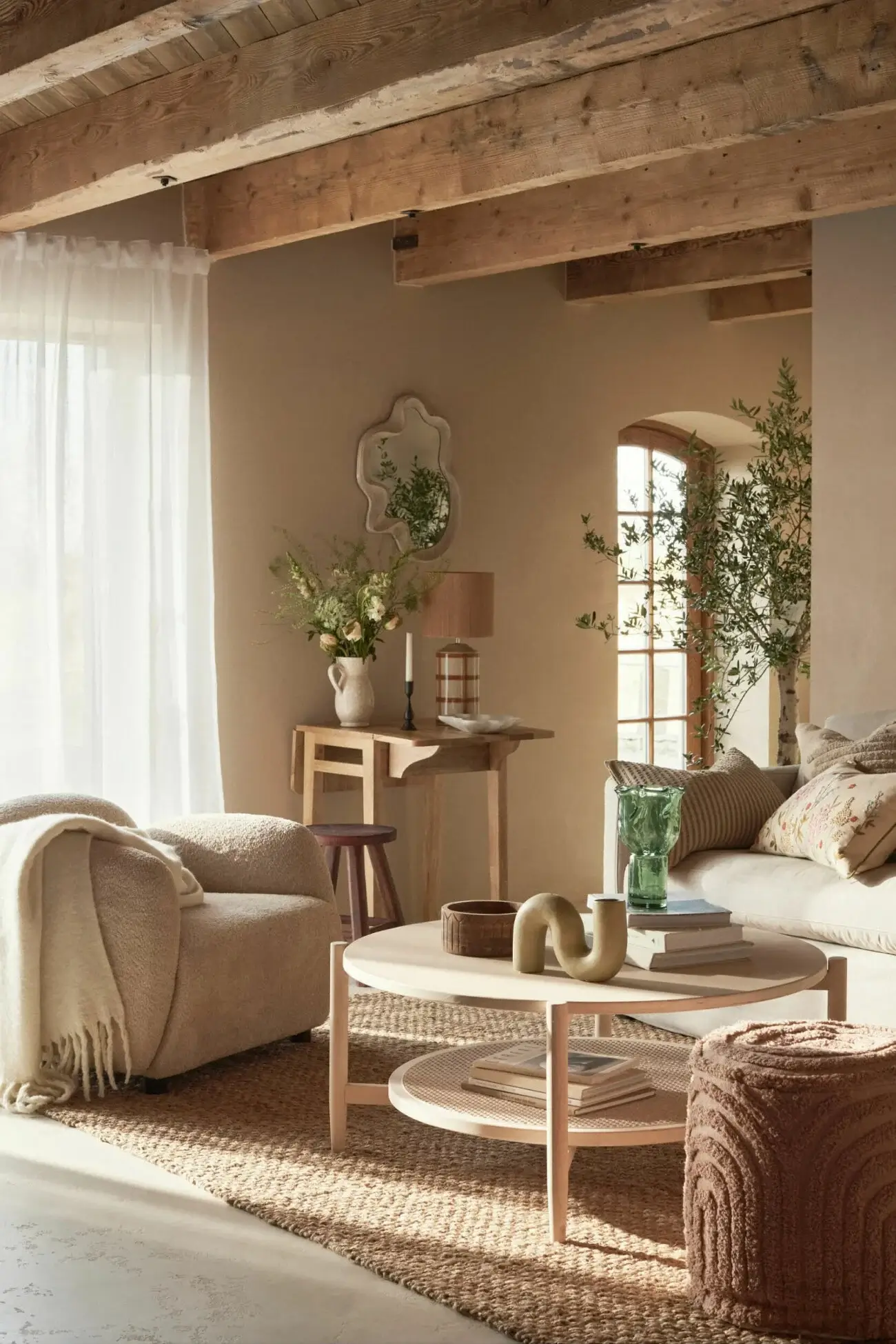 summer-house-living-room-exposed-wooden-beams-nordroom