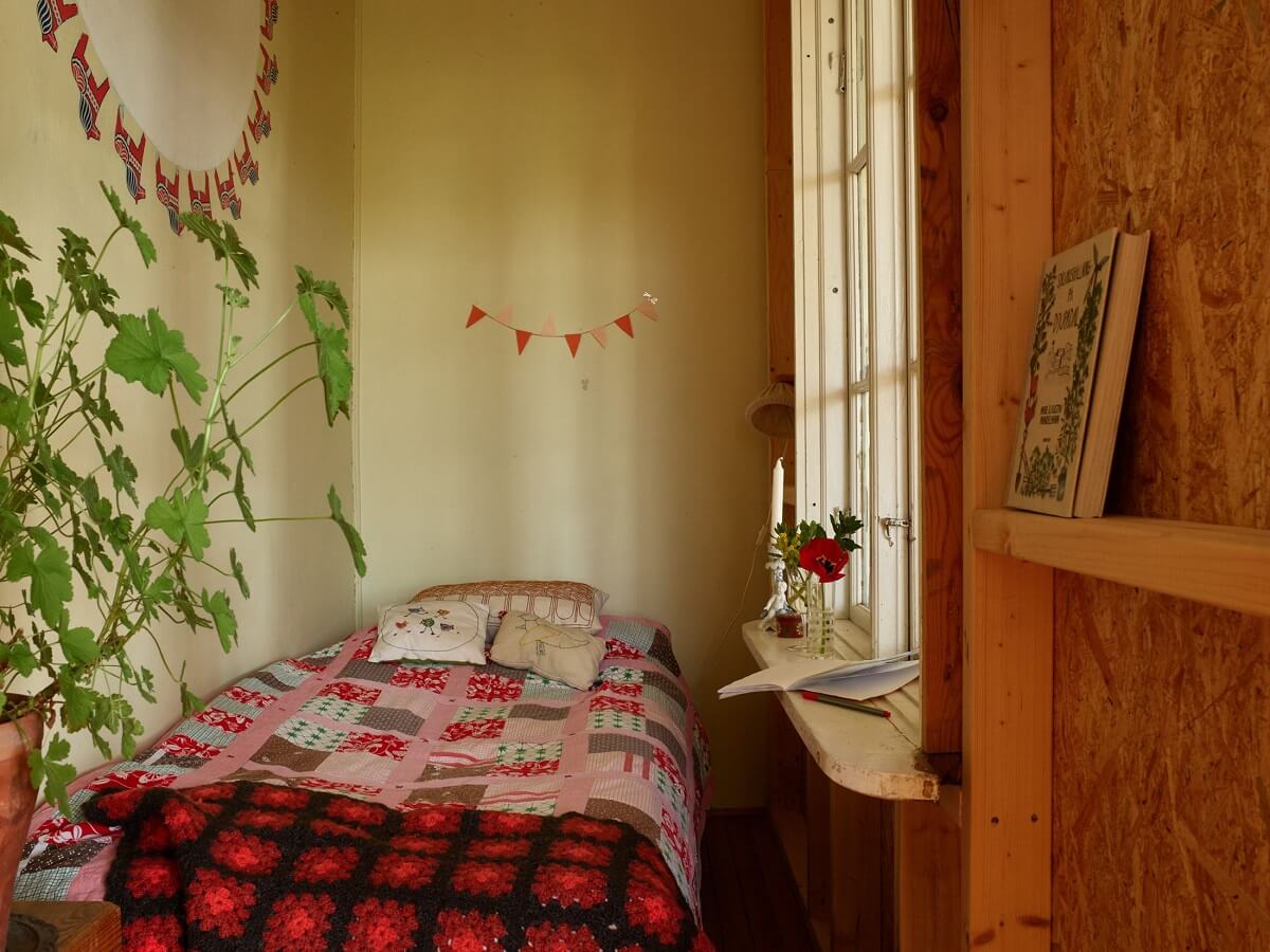 A Vintage Colorful Family Home in the Swedish Countryside 18 tiny-bedroom-colorful-bedding-light-green-walls-nordroom