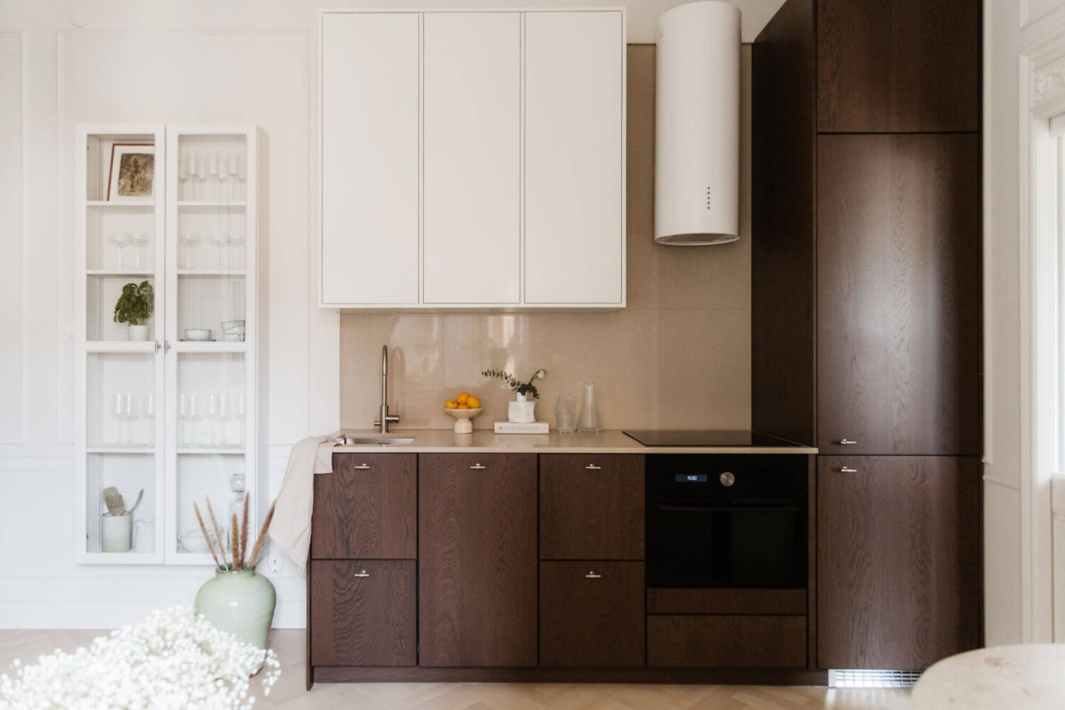 A Small Beige Apartment with Niches and Built-in Storage 6 walnut-kitchen-cabinets-small-beige-apartment-nordroom