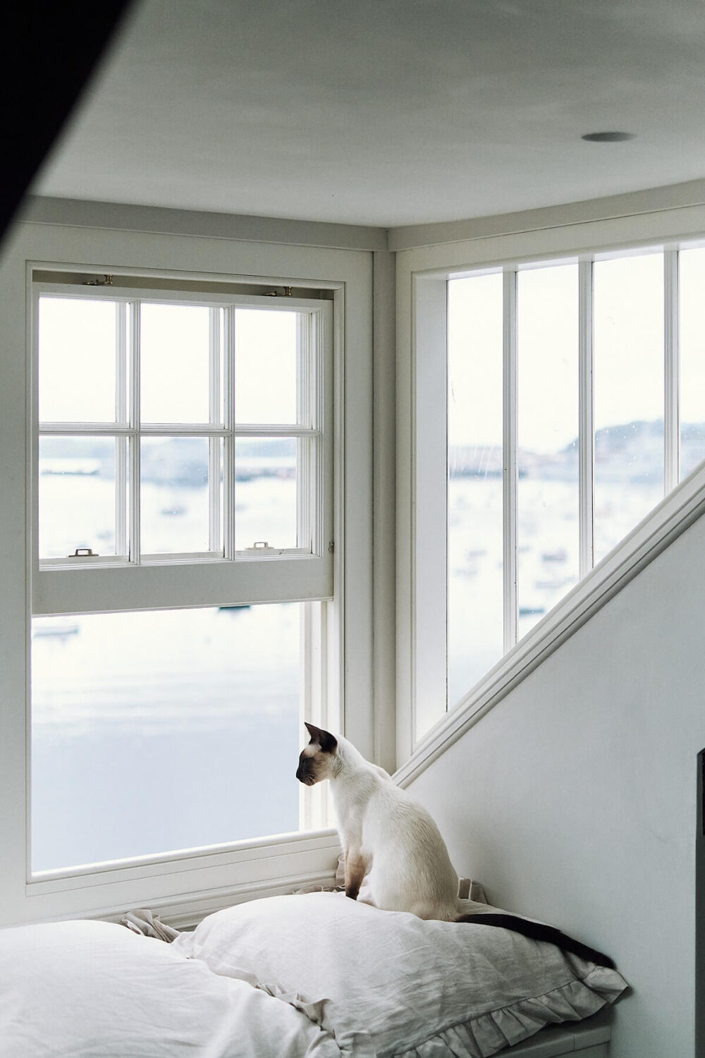 A Georgian Townhouse with Views of the Falmouth Harbour 14 window-seat-overlooking-ocean-falmouth-cornwall-nordroom