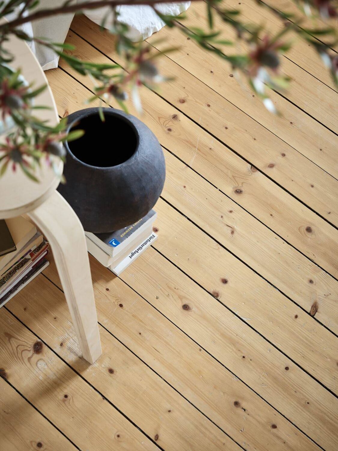 A Small Studio Apartment with Gray Walls 4 wooden-floorboards-serene-studio-apartment-sweden-nordroom