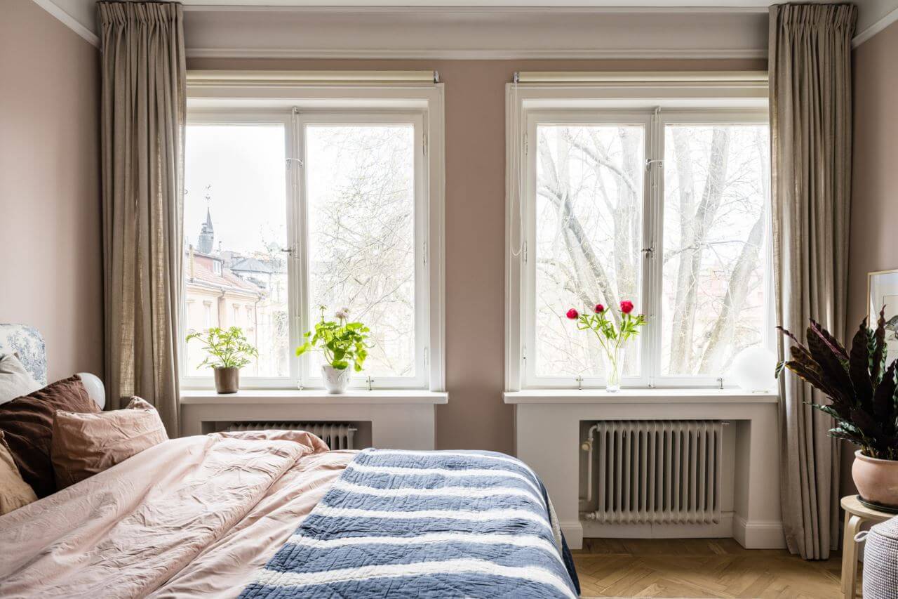 Green Color Accents in a Beautiful Historic Apartment 15 bedroom-pink-walls-nordic-apartment-nordroom