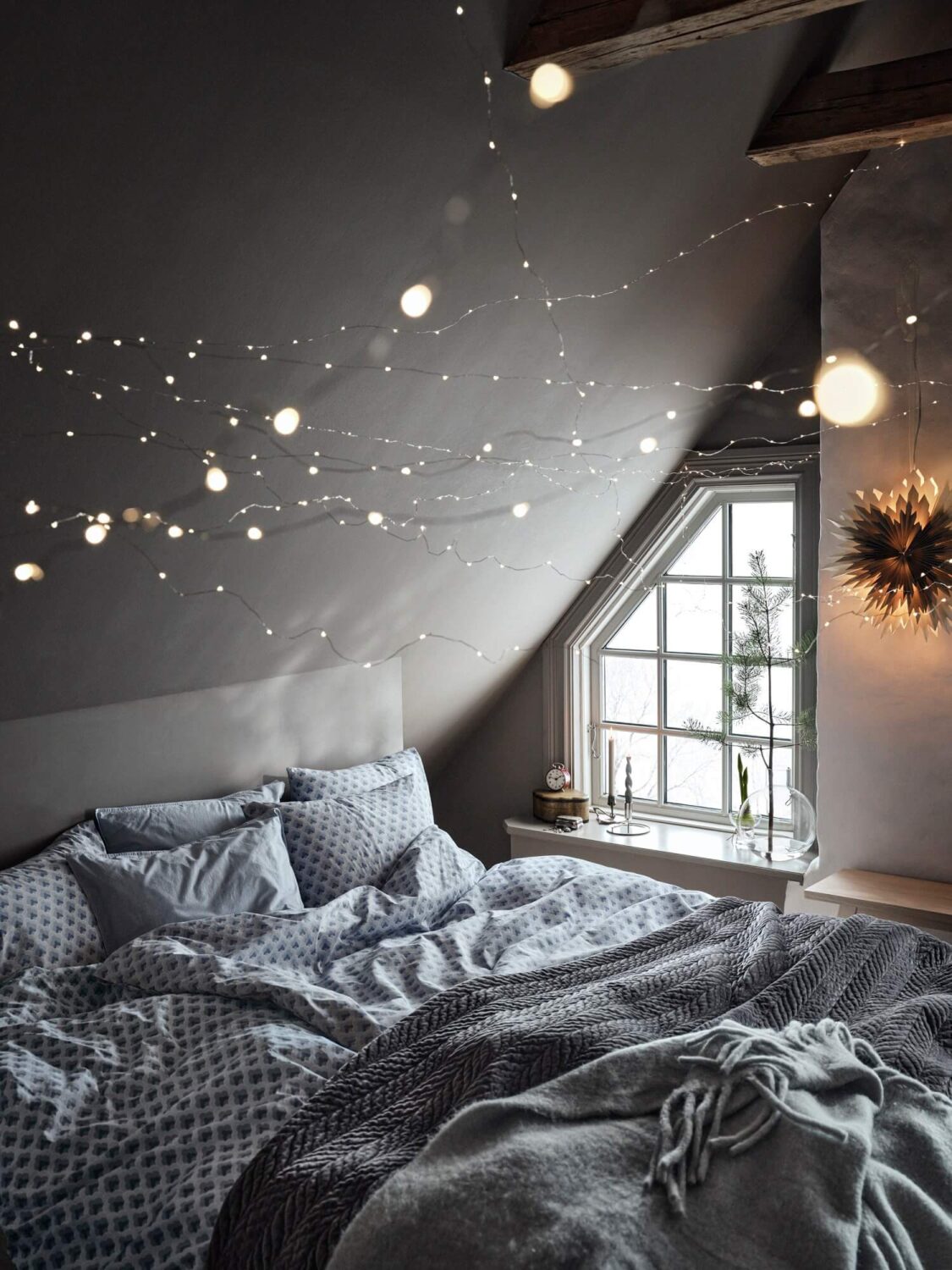 Beautiful Dorm Room Decorating Ideas 29 cozy-bedroom-string-lights-slanted-ceiling-nordroom
