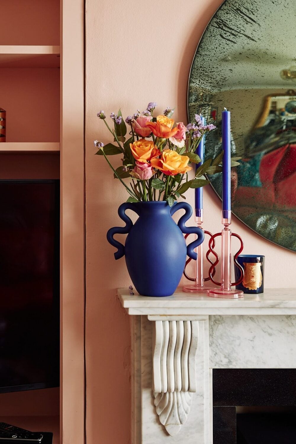 A Pink Living Room in a London Maisonette 6 fireplace-detail-pink-wals-blue-vase-nordroom