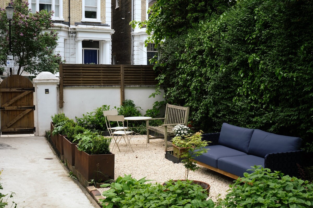 Bold Colors and Light Rooms in a Historic Apartment 15 front-garden-seating-plants-nordroom