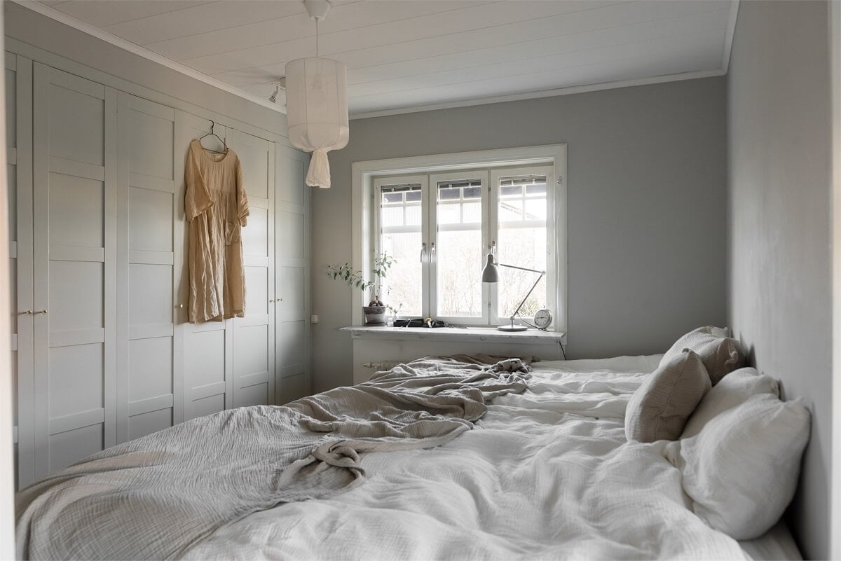Natural Light in a Family Home in Sweden 13 light-gray-bedroom-built-in-wardrobes-nordroom