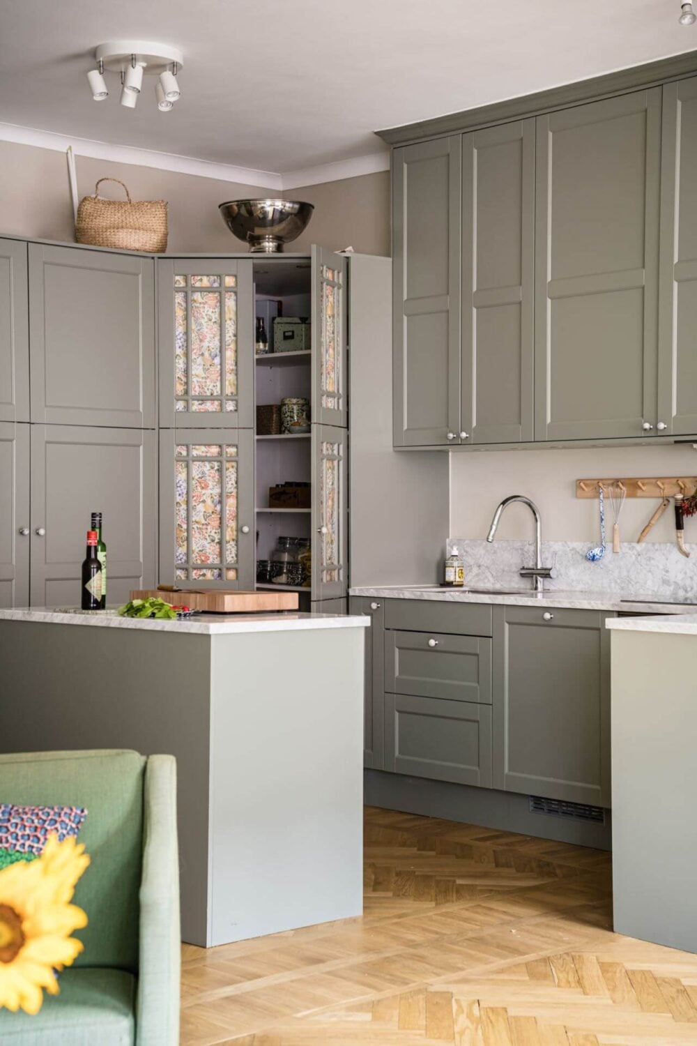 Green Color Accents in a Beautiful Historic Apartment 8 light-gray-kitchen-cabinets-scandinavian-home-nordroom