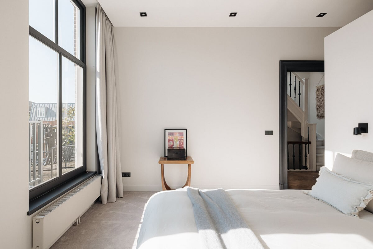 A Monochrome Duplex Apartment in Amsterdam 14 light-monochrome-bedroom-walk-in-closet-nordroom