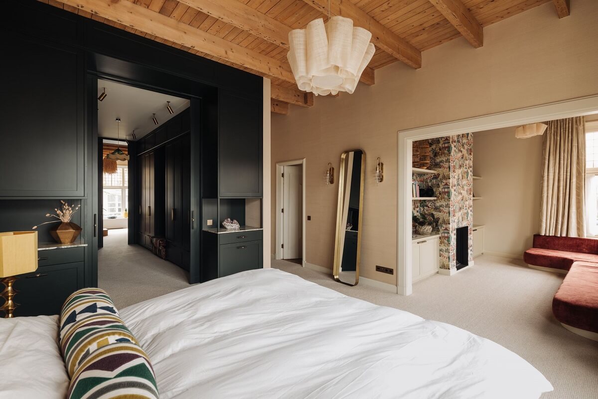 A Grand Renovated Family Home in Amsterdam 15 master-bedroom-sitting-room-black-walk-in-closet-nordroom