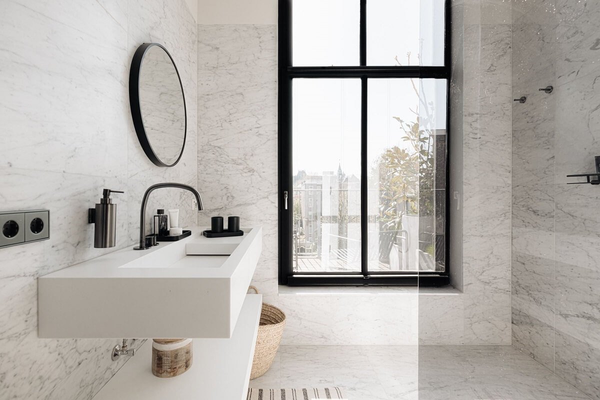A Monochrome Duplex Apartment in Amsterdam 21 minimalistic-black-white-bathroom-black-faucets-nordroom