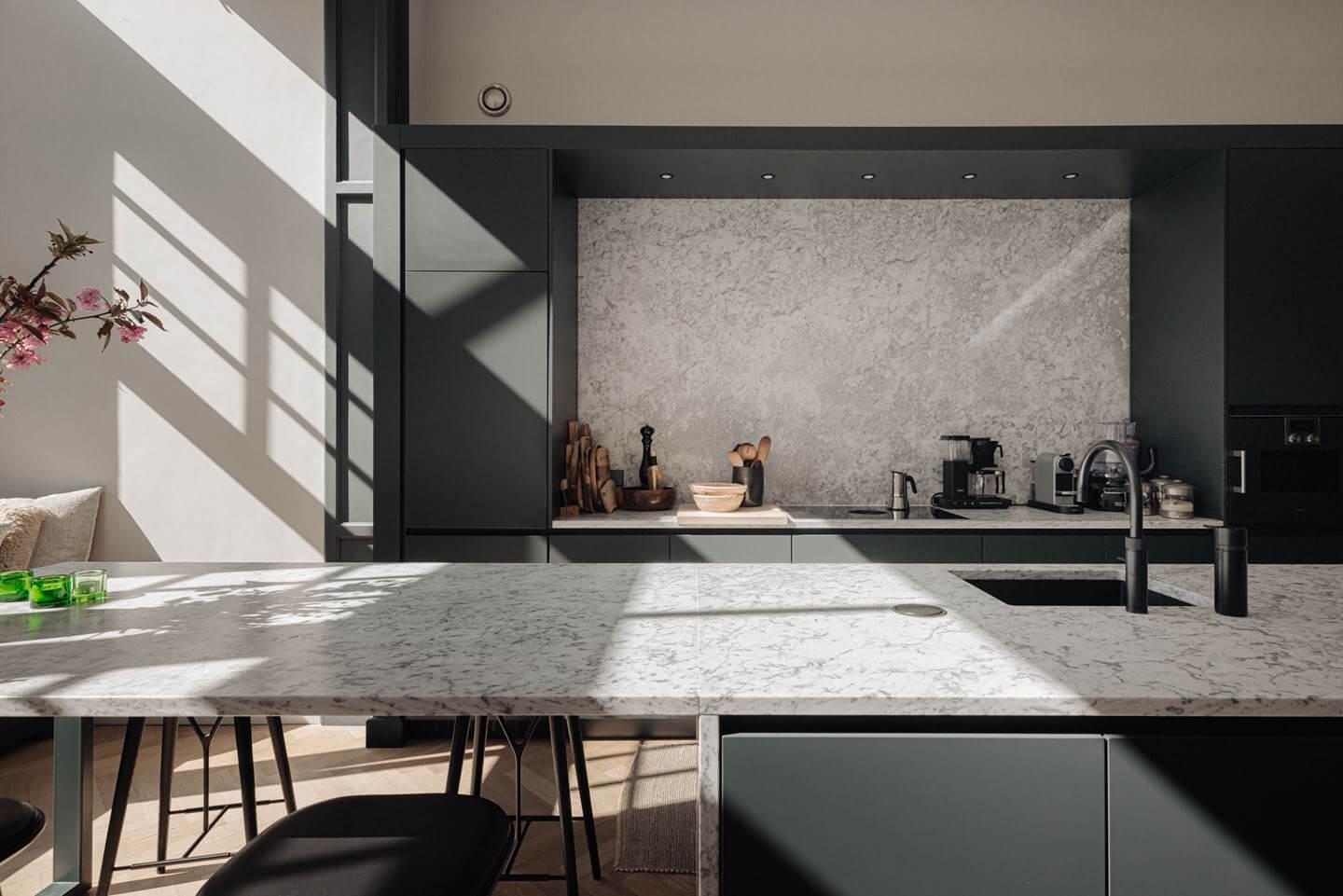 A Monochrome Duplex Apartment in Amsterdam 8 modern-kitchen-breakfast-bar-dark-gray-cabinets-ordroom