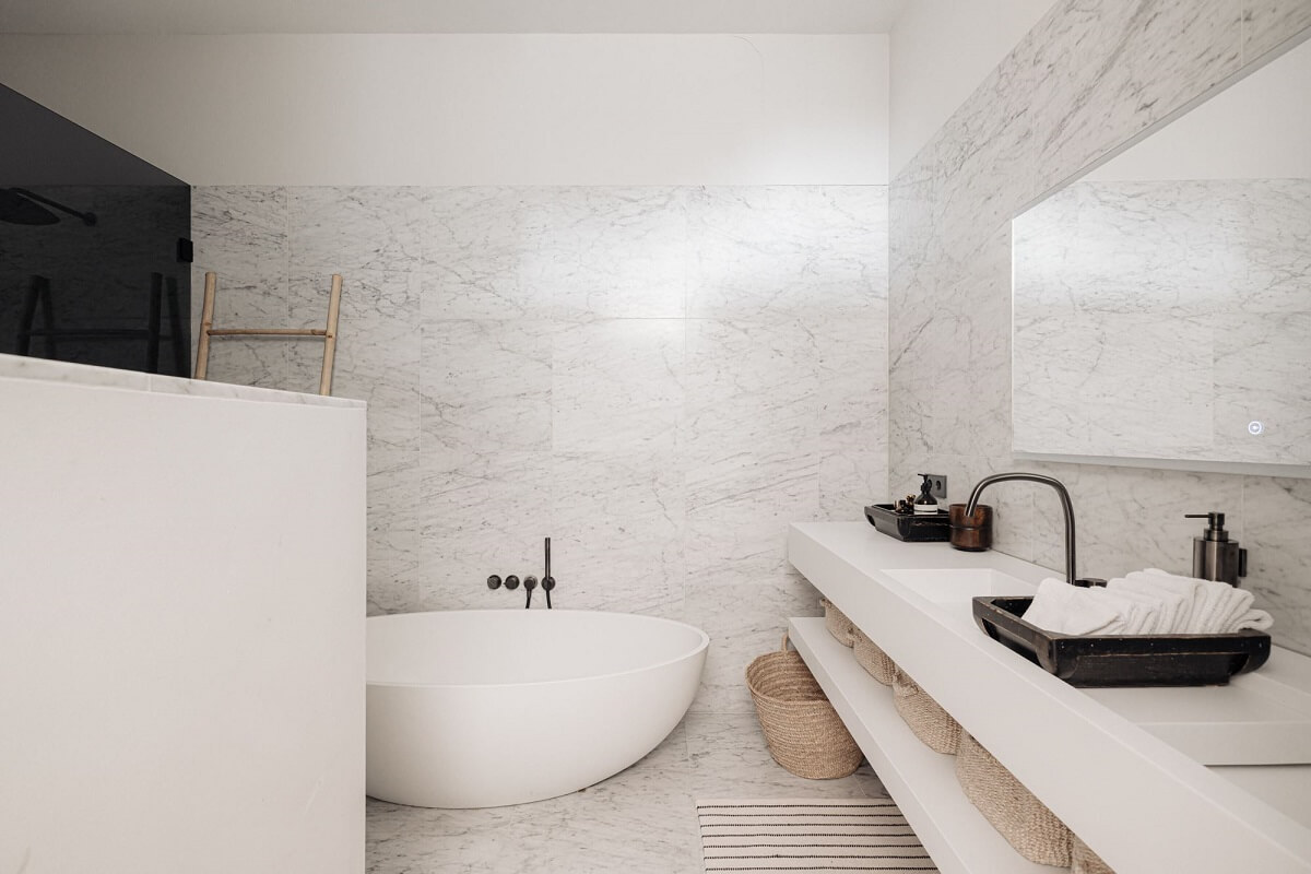 A Monochrome Duplex Apartment in Amsterdam 17 modern-minimalistic-bathroom-freestanding-bath-nordoom