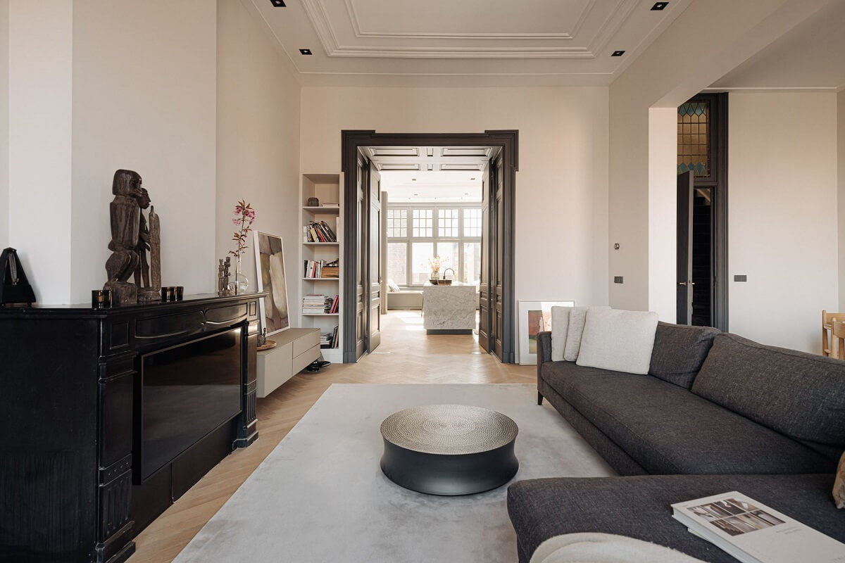 A Monochrome Duplex Apartment in Amsterdam 5 modern-monochrome-living-room-nordroom