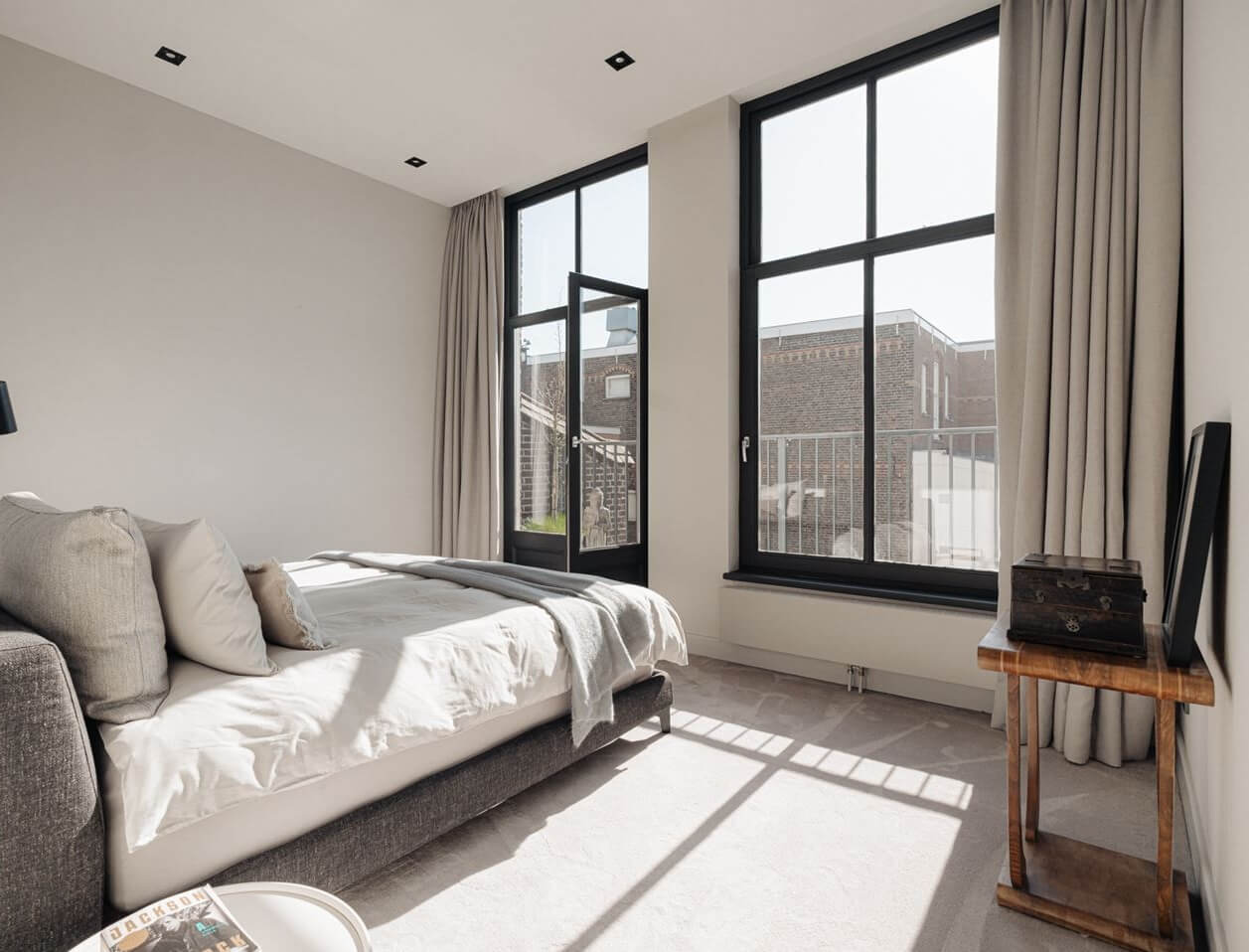 A Monochrome Duplex Apartment in Amsterdam 13 monochrome-bedroom-amsterdam-home-nordroom