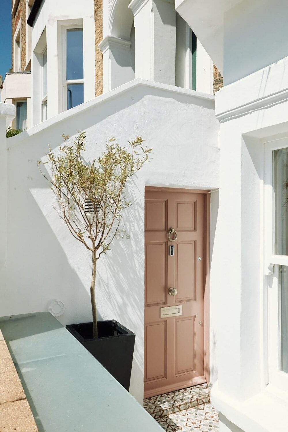 A Pink Living Room in a London Maisonette 1 rose-bisque-benjamin-moore-front-door-nordroom