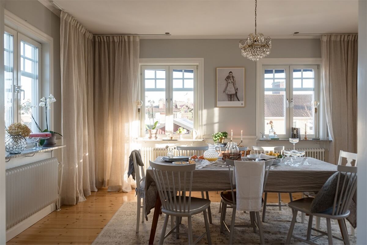 Natural Light in a Family Home in Sweden 12 scandi-dining-room-light-gray-walls-nordroom